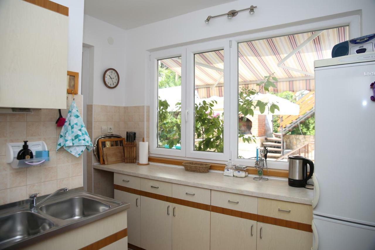 Seaside Apartment Tisno Exterior photo